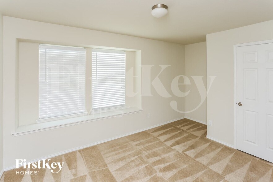 Building Photo - 2042 Avondown Rd