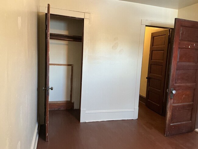 Building Photo - 2513-2515 N Holton St