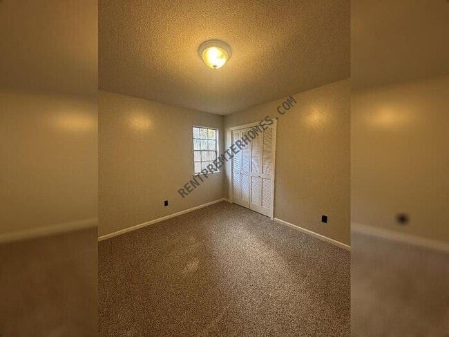 Building Photo - 1216 Green Mountain Dr