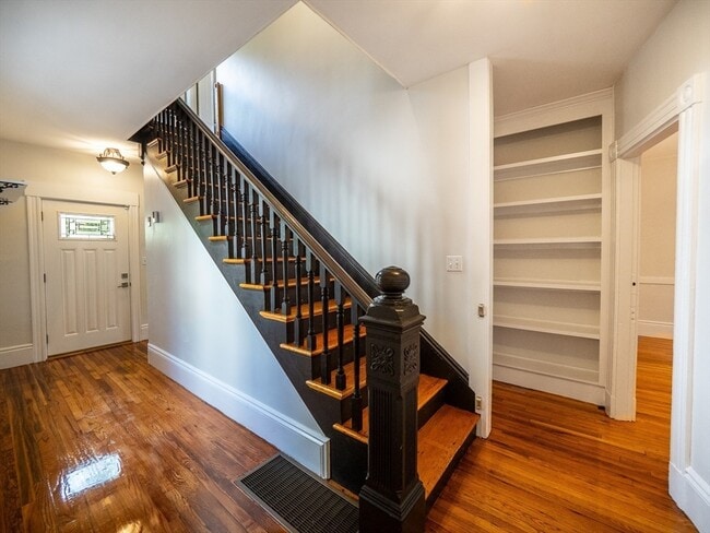 Building Photo - 12 Adella Pl