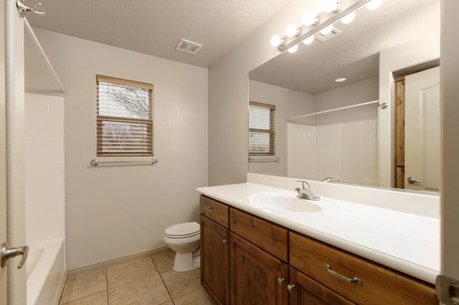 Building Photo - Single family with views and covered patio.