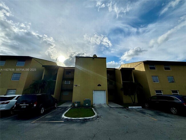 Building Photo - 15430 SW 82nd Ln