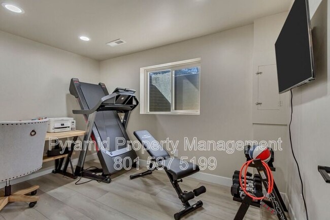 Building Photo - 10971 Cindy Cir