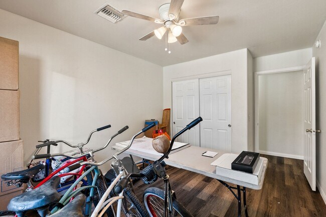 Building Photo - 3BR Home w/Fenced yard and Garage-1 Block to Colorado River