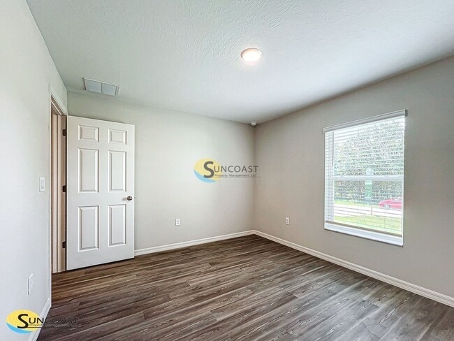 Building Photo - 5994 E Willow St