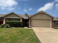 Building Photo - Welcome to your new 3 bedroom, 2 bath home in this wonderful Lake Valley community!