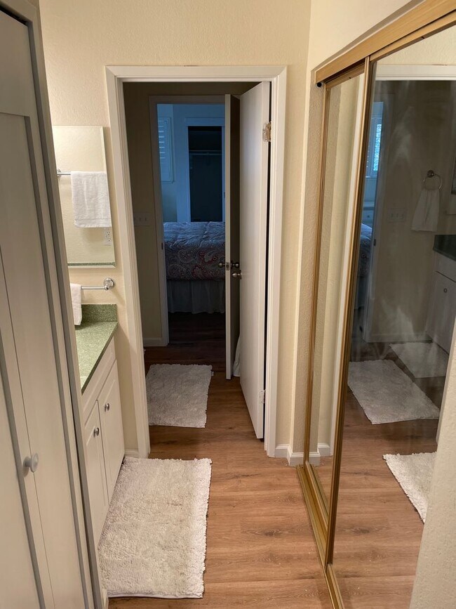 Building Photo - Fully Furnished 2/1.5 Duplex in West Sacramento