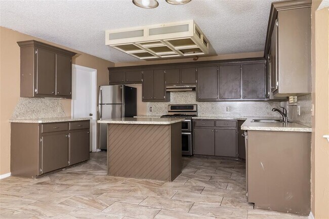 Building Photo - 2013 Bonnycastle Ln