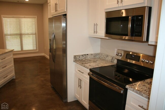 Building Photo - 3 Bedroom, 2 Bath in Nettleton!