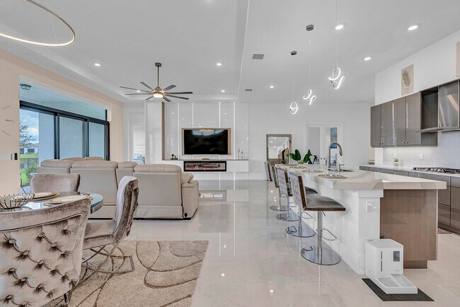 Building Photo - 5320 St Armands Way