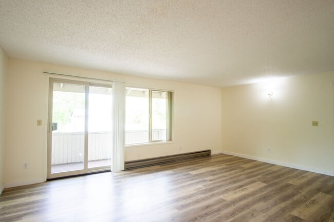 Building Photo - GREAT SAVINGS! Spacious Top Flr 2Bdr Flat, W/D Hk-Up, D/W, Tons of Storage, Balcony!