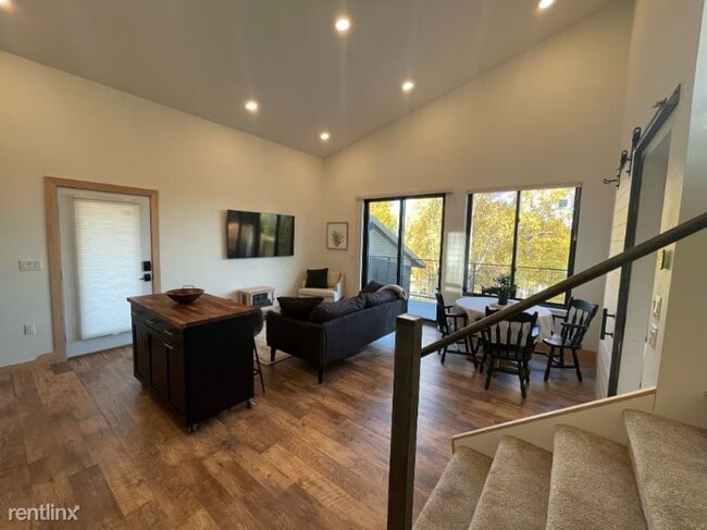 Building Photo - 2 br, 1 bath House - 6402 Quiet Cir