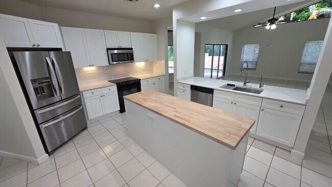 Building Photo - 6118 Creekside Trail