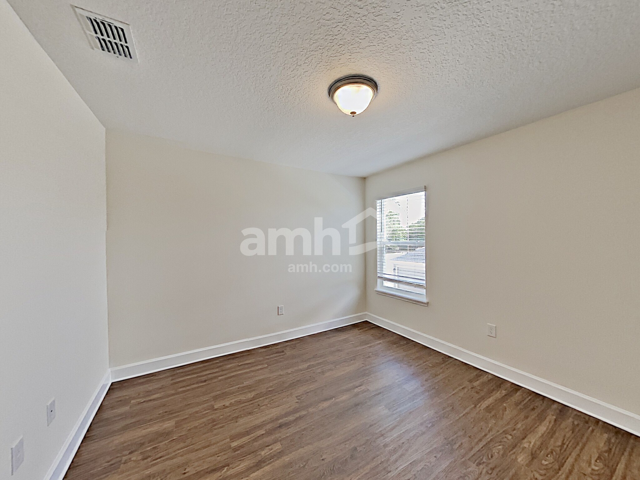 Building Photo - 2429 S Park Ave