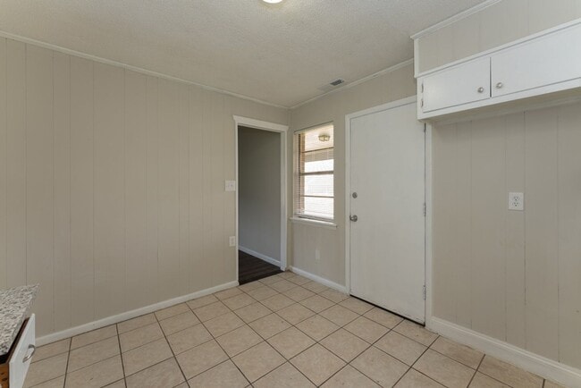 Building Photo - Hot Listing in Athens – 4 Beds, Granite Counters & More!