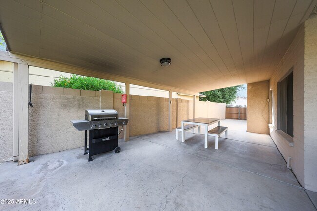 Building Photo - 6101 W Grandview Rd