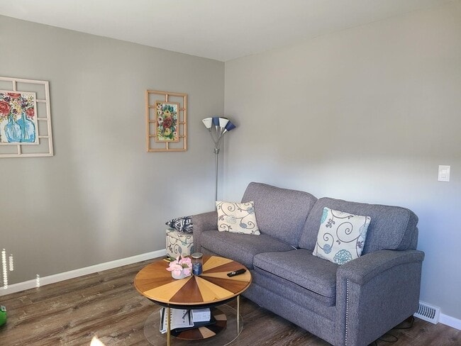 Building Photo - 546 Marquette St