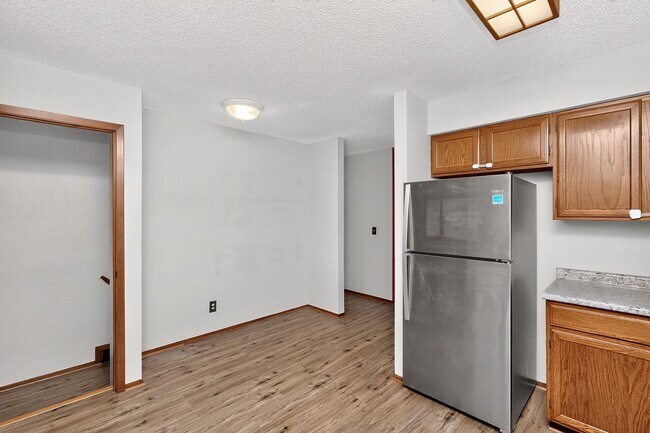 Building Photo - GREAT NEIGHBORHOOD!! 3 Bedroom, 1 Bath Home in Ankeny