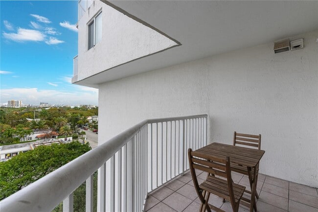 Building Photo - 280 SW 20th Rd