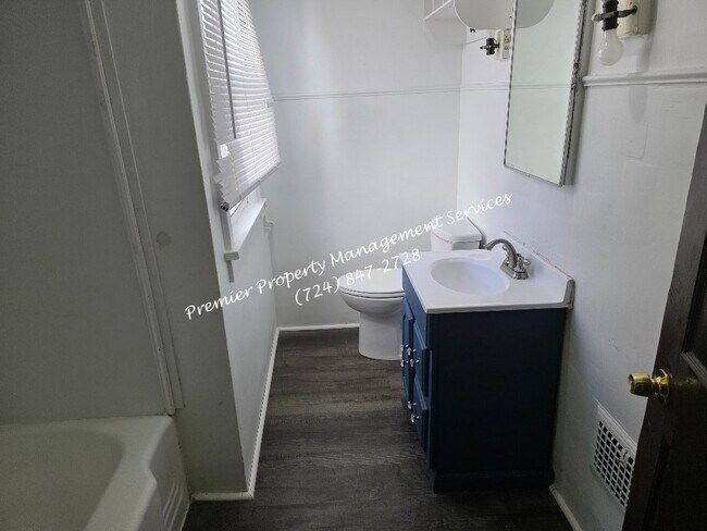 Building Photo - 1313 5th Ave