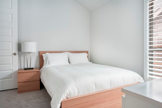 Building Photo - 30142 Gold Finch Pl