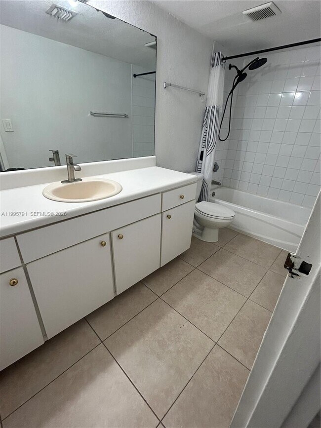 Building Photo - 5201 Geneva Ct