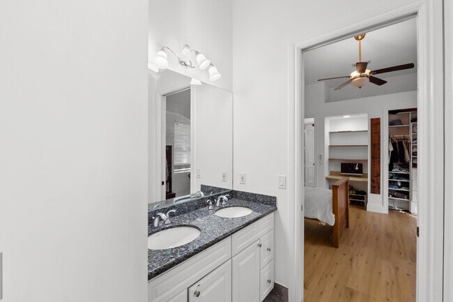 Building Photo - 14471 Paddock Dr