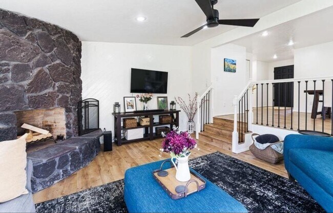 Building Photo - Available August 1st for You!  Beautiful P...