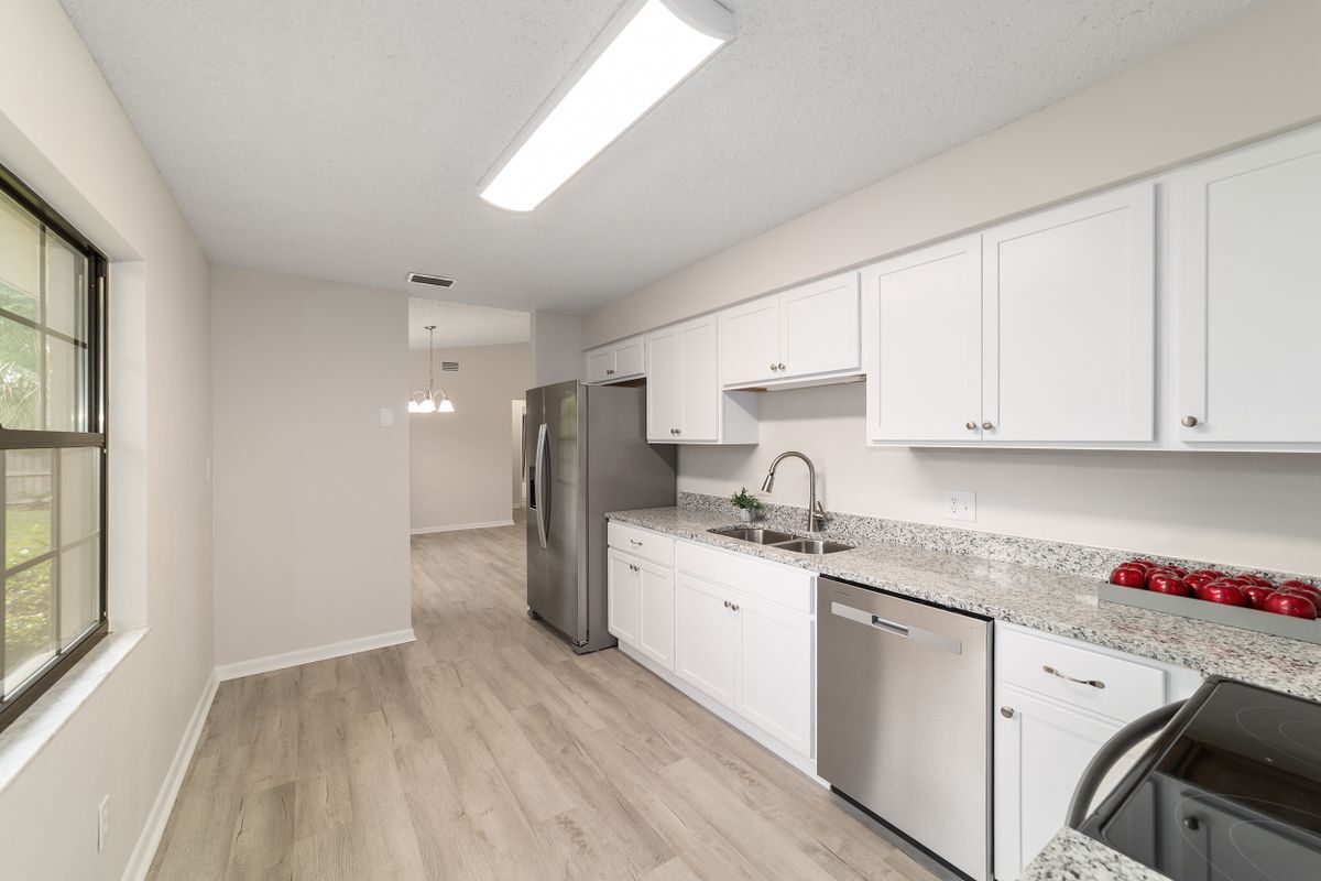 Building Photo - 2220 NE 41st St