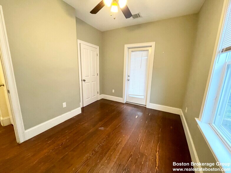 Building Photo - 178 Hillside St