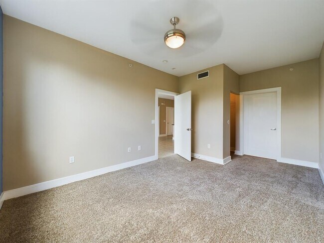 Building Photo - 3016 Guadalupe St