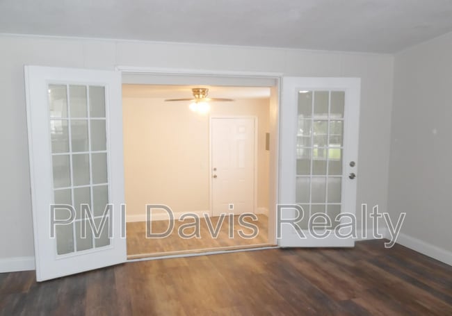 Building Photo - 5497 Coronado St