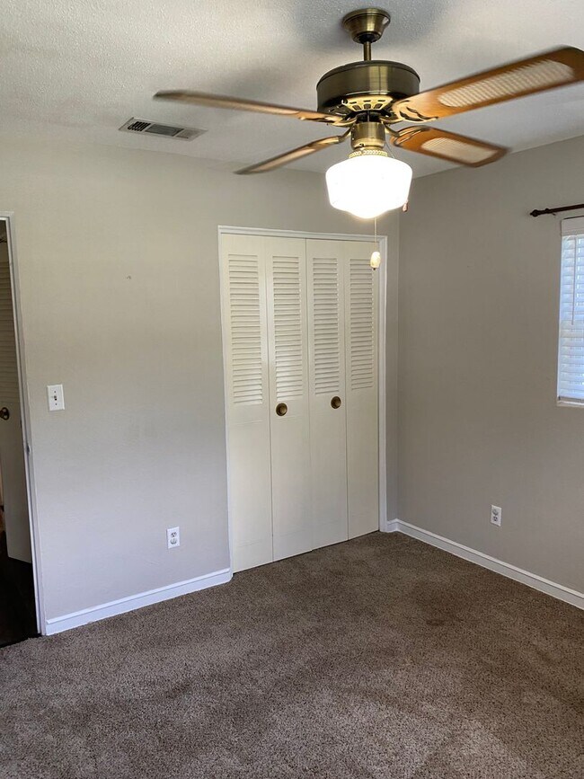Building Photo - 3/2 Home In Downtown/Conway Area! Zoned fo...