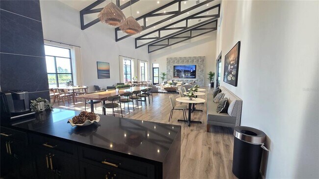 Building Photo - 2664 Armstrong Ave