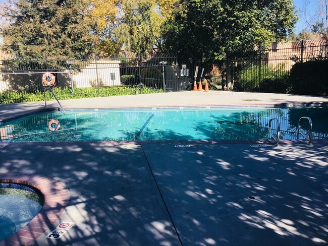 Building Photo - View Liberty Canyon 2+Den