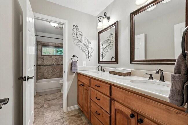 Building Photo - 2303 Chapelwood Dr