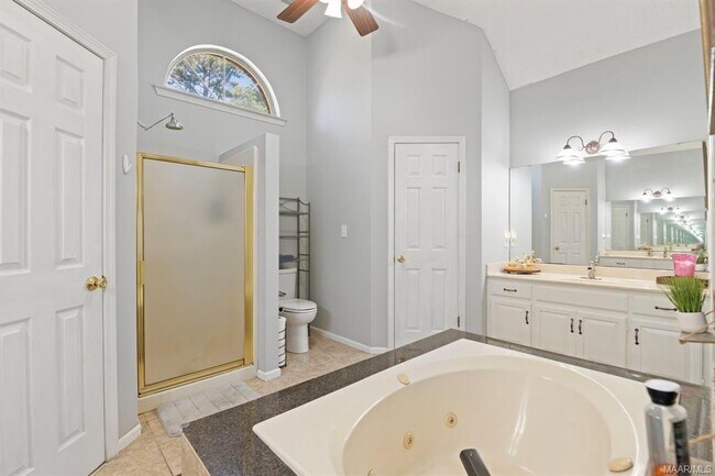 Building Photo - 566 New Bingham Dr