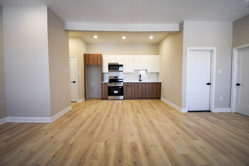 Building Photo - 1030 N 48th St