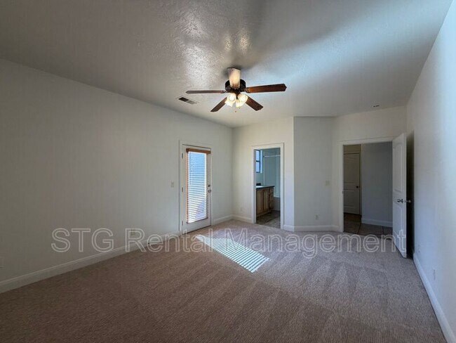 Building Photo - 449 W 500 N