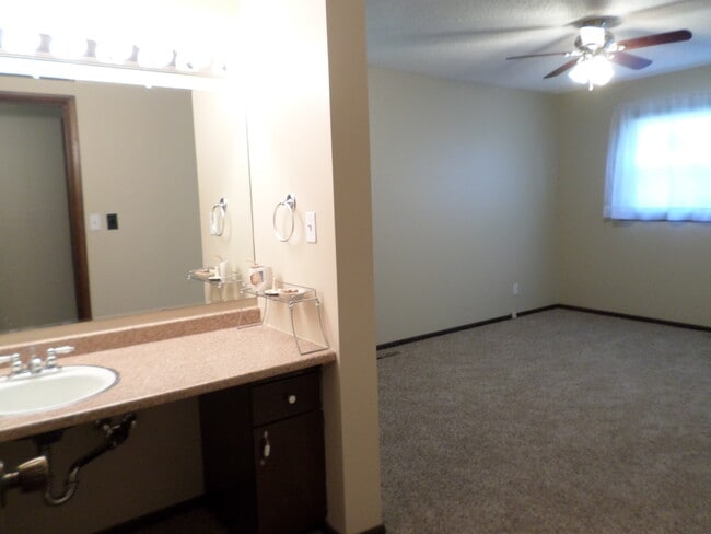 Building Photo - SHORT TERM LEASE ONLY
