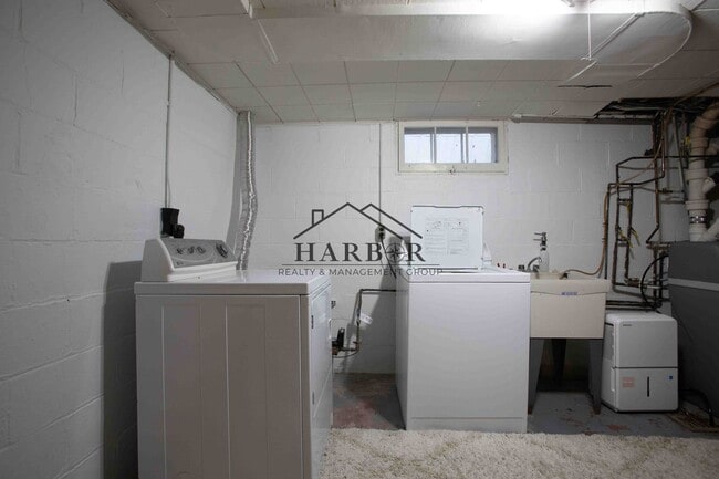 Building Photo - Single Family Home in NW Rochester!