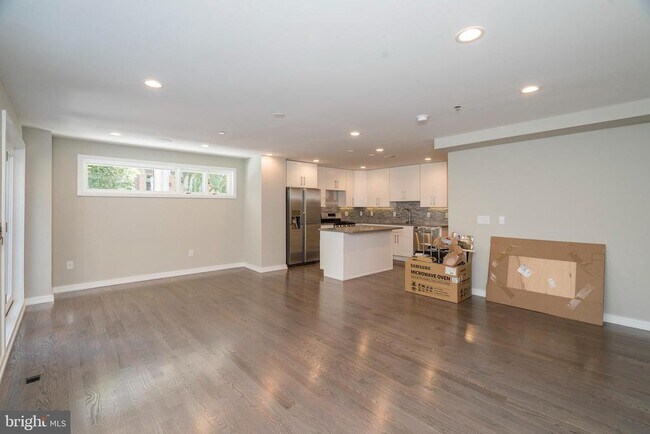 Building Photo - 1701 Bainbridge St