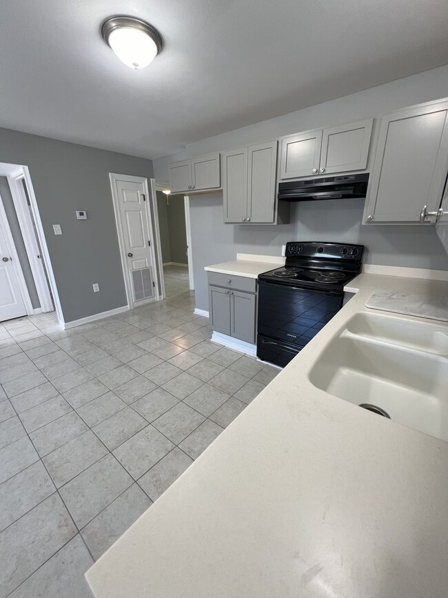 Building Photo - Baker Trails Apartments