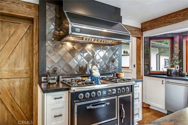 Building Photo - 27151 Mission Hills Dr