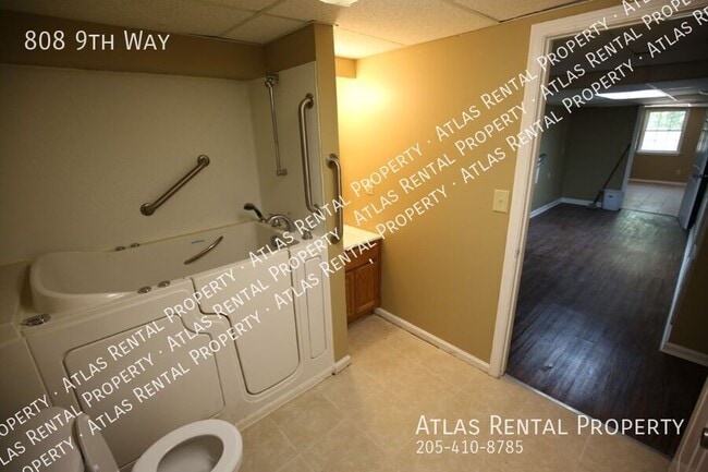 Building Photo - 808 9th Way