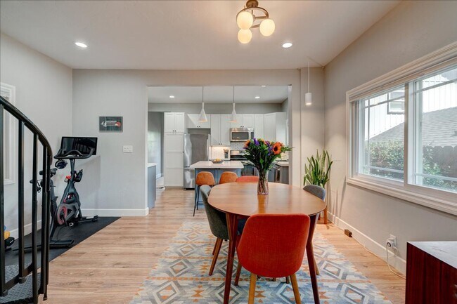 Building Photo - Classic Craftsman with Modern Amenities 2-Bedroom, 2-Bath Rental Home in the Heart of Golden Hill...