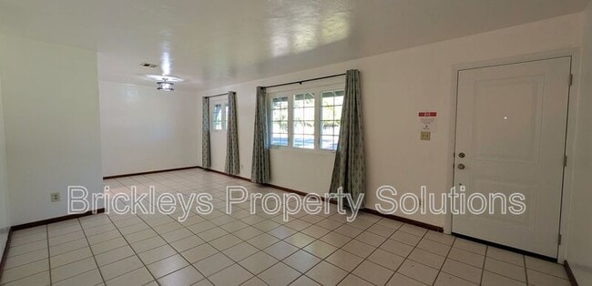 Building Photo - 1435 E Cedar St