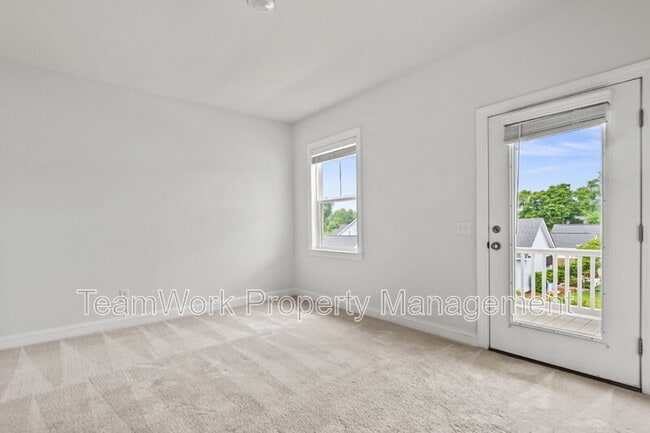 Building Photo - 165 Rowans Creek Dr