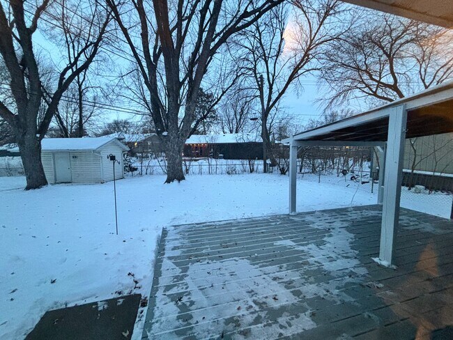 Building Photo - Rare, Must See Rambler in Cottage Grove