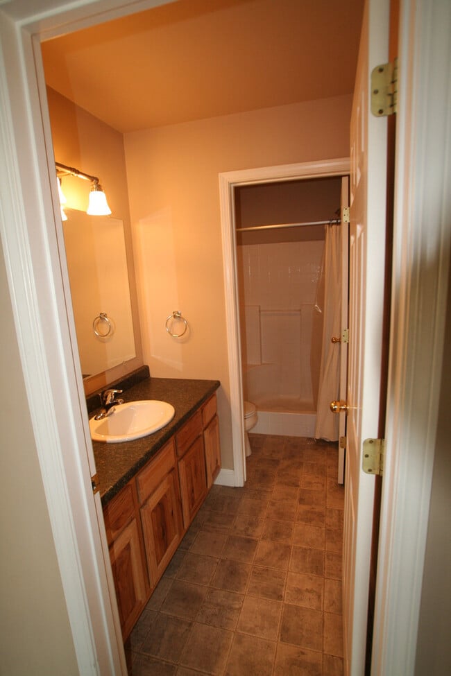 Building Photo - Matheson Way Townhouse